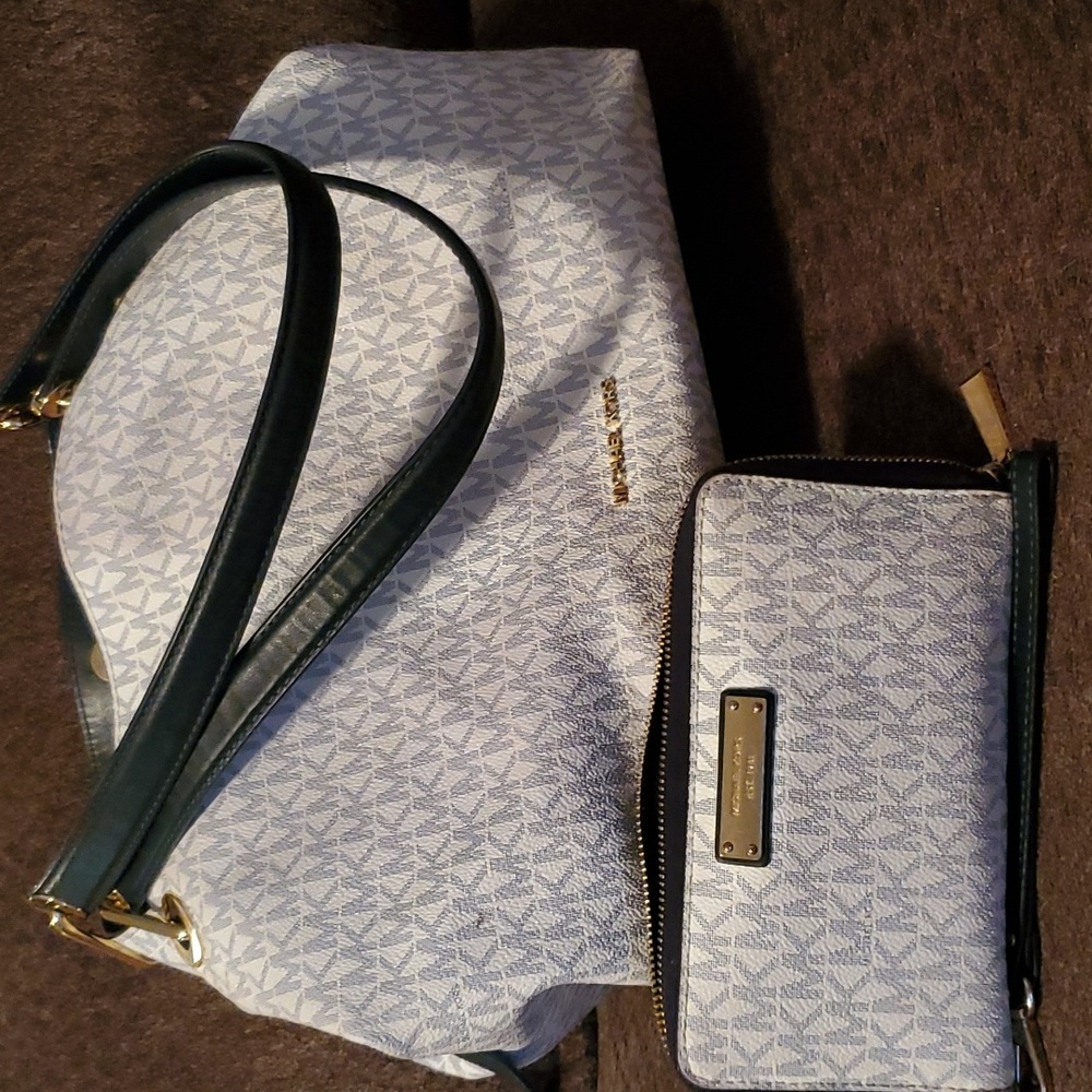 Michael Kors Shoulder Bag + Wristlet